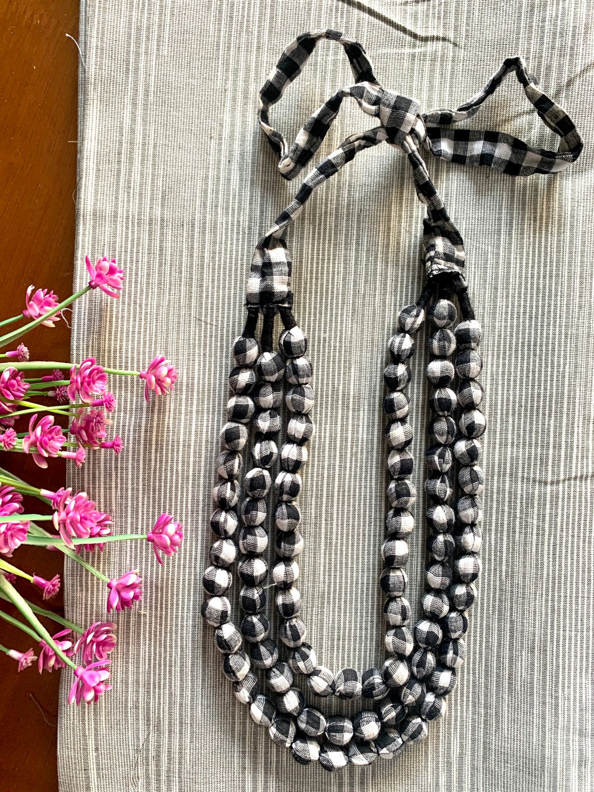Handmade necklace - Black & White