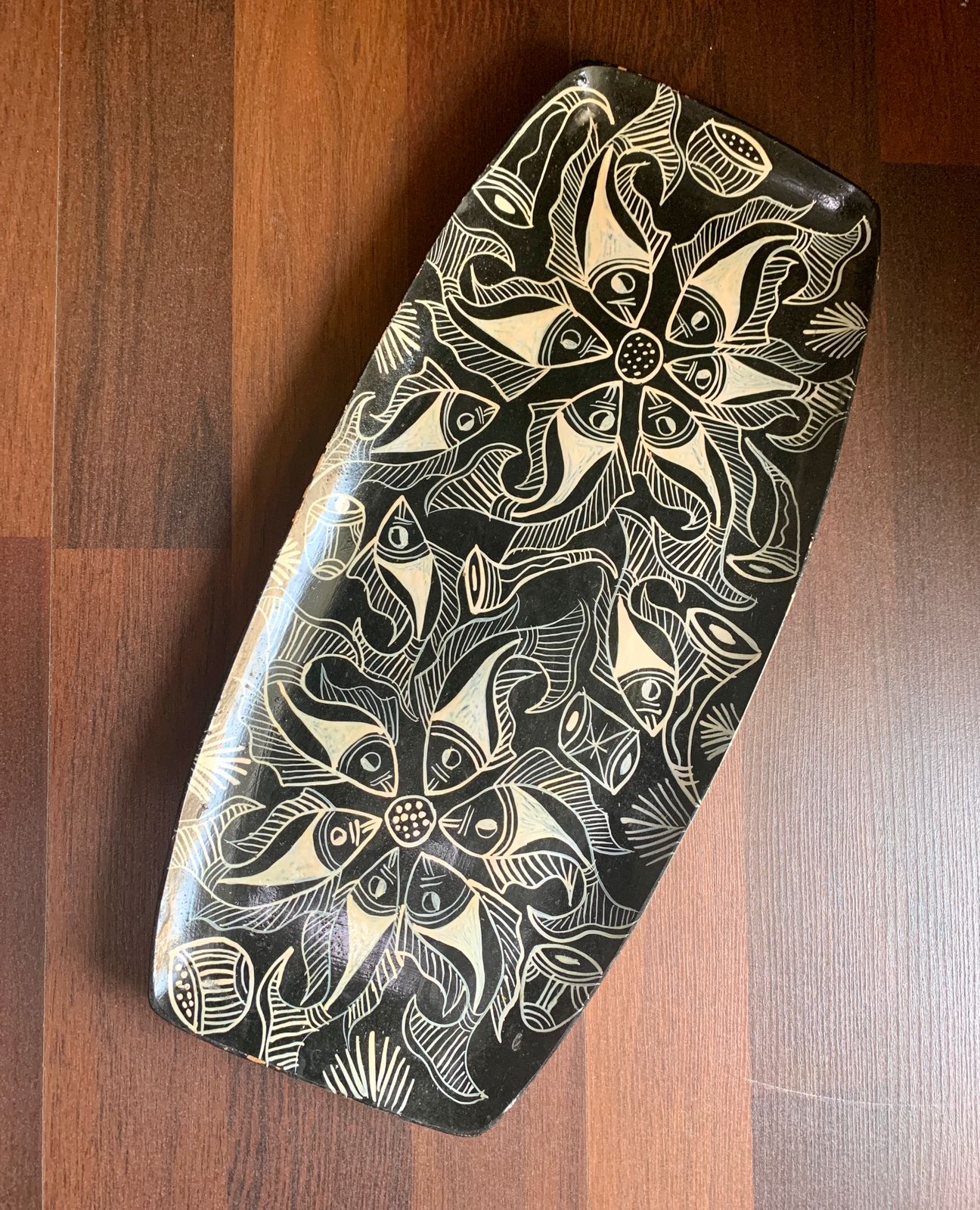 Handcrafted & Handpainted wooden tray - Black & White