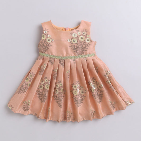 Many Frocks & Floral Bouquet Knee Length Sleeveless Baby & Girls Ethnic Frock - Peach