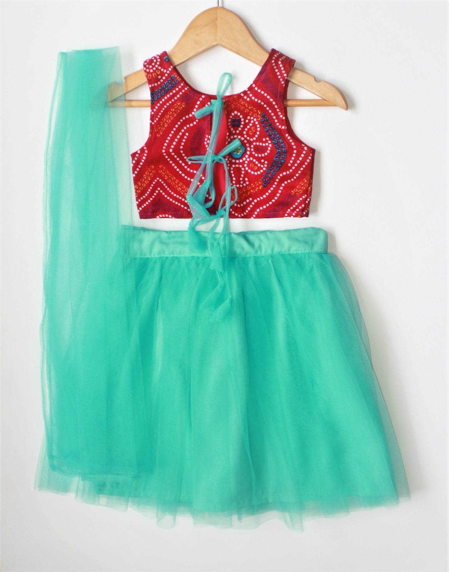 Many frocks & Bandhani Sleeveless Choli With Flared Lehenga & Dupatta - Red & Blue
