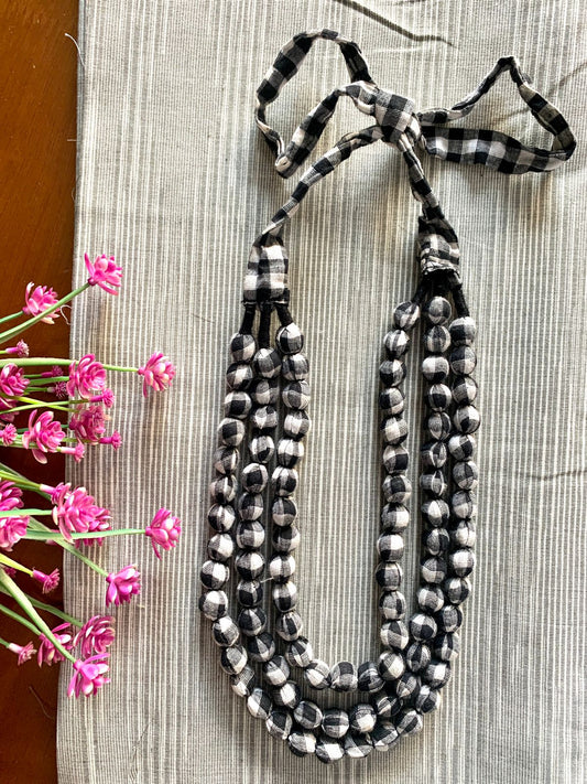 Handmade necklace - Black & White